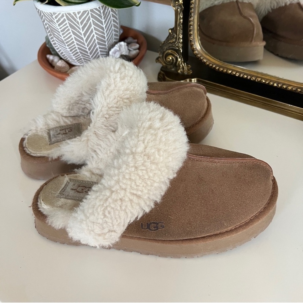 UGG Platform Disquette Sheepskin Chestnut Suede Slippers Size 8